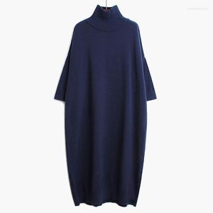 Kvinnors stickor 2022 Vinterkoreansk version av fast färg Hög hals Lång tröja Kvinnor Half Sleeve Loose Plus Size Base Sticked Dress V947