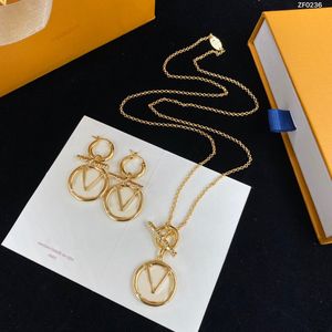 Clássicos de colar de ouro de designer que nunca saem de moda colares design de letras de moda para homem mulher pingentes colares e conjunto de brincos sem caixa