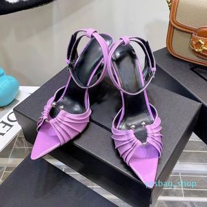 Metallsp￤nne tunn h￶gklackade sandaler veckade ansikte 03 sexiga kvinnors formella skor lila r￶da topp lyxiga patent l￤der ankel rem 11 cm designer bankettskor