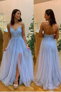 Abiti da sera spaccati azzurri Applique in pizzo con scollo a V con perline Cinturino per spaghetti Una linea Tulle Abito da sera senza schienale Festa formale