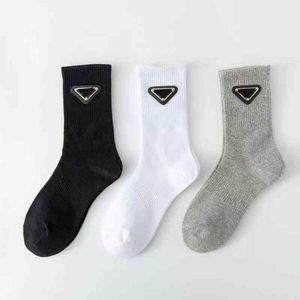 Socks Designer Prad Classic Letter Triangle Fashion Iron Standard Autumn and Winter Pure Cotton High Tube Socks 3 Pairs 2022 Weed Elite Branded