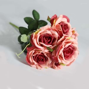 Fiori decorativi Bouquet di seta rosa Pianta verde artificiale Matrimonio Sposa Mano Casa Giardino Decorazione per feste Regalo di San Valentino
