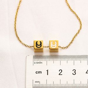 Lyxdesignhalsband 18K guldpläterat märke i rostfritt stål Halsband Chokerkedja Brevhänge Mode Bröllopssmycken för kvinnor Tillbehör Kärlekspresenter AA1893