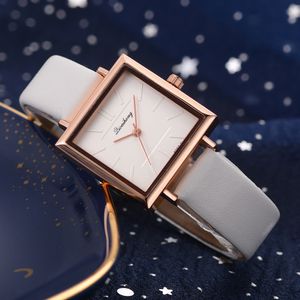 HBP Ladies Watches 최고의 브랜드 고급 손목 시계 쿼츠 손목 시계 캐주얼 브레이슬릿 시계 독특한 디자인 스퀘어 다이얼 가죽 스트랩 Montres de Luxe