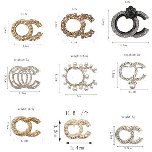 20 스타일 여성 브랜드 디자이너 레터 브로치 진주 라인 스톤 크리스탈 메탈 슈트 라플 핀 패션 보석 액세서리