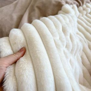 Set di biancheria da letto Furry Set Luxury Winter Warm Milk Velluto Coperta Copripiumino Lenzuolo e federa Camera da letto Consolatore s 221206