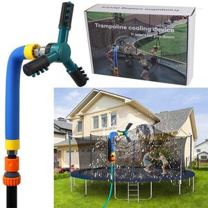 Bewässerungsgeräte Sommertrampolin-Sprinkler Outdoor-Kühlsprinklerrohr Kinder Wasserspaß Automatische Bewässerung Gartenzubehör