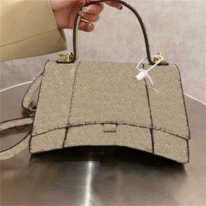 Designer de moda Bolsa de bolsas de balsa de ampulheta Bolsa de higieness Cosmética Carta de luxo Cartilhas de fivela Sac clássico retro senhora feminina mini -flap transvers