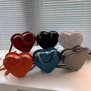 Borse da sera Borsa a tracolla a forma di cuore di marca di moda per le donne 2022 Borsa a tracolla in pelle PU di tendenza Borsa a tracolla piccola femminile