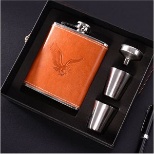 Hip Flasks Set 7oz Funnel and Wine Cups Luxury Stainless Steel Alcohol Whiskey Bottle Leather Flagon Gift Flask For Man 221206