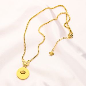 18k Gold Plated Pendant Necklaces Luxury Animal Necklace Stainless Steel Designer Jewelry Fashion Brand Long Chain Design For Women Wedding Party Accessories