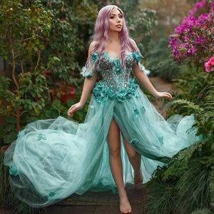 2023 Nane Yeşil Tül Quinceanera 3D Florals ile Dantel Boncuklu Seksi Omuz Ön bölünmüş, Tatlı 15 Kız İçin Boy Boyu Koyu Gowns