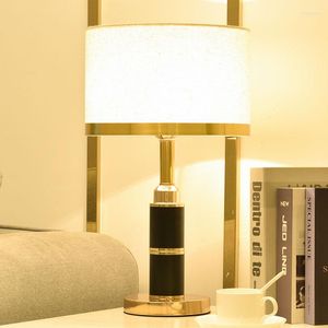 Lâmpadas de mesa Design de luxo moderno LED Black Desk Light Decorativa para a cabeceira em casa