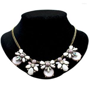 Choker Antuqie Gold Flower Necklace Rhinestone Shell Retro Statement Pendants Gift for Women Boho Collar Chokers