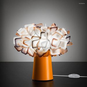 Bordslampor italiensk designer Flower Lamp Simple Modern Creative Night Light for Bedroom Bed Study Romantisk dekorativ skrivbord