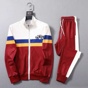 2022 Herrens träningsdräkt Luxury 2-stycken Set Casual Hoodies Sweatshirt Sweatpants Suit Teens Sport Print Jogging S-3XL Kläder Tryckt sportklädermärke Q105