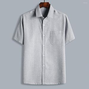 メンズカジュアルシャツメンズショートスリーフTシャツストライプシングル胸肉男性の夏のボタンダウンシャツルーズフィットポロ