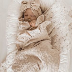 담요 Swaddling in insruffled muslin baby swaddle born Infant Bedding 유기농 액세서리 출생 담요 면화 221203