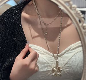 Colar de inseto novo em luxo colar de cadeia de j￳ias finas para feminino pingente de ouro K Gold Heart Designer Ladies Fashion Pearl Saturnwomen Bracelets de m￣o