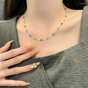 Choker Aomu Retro Green Harts Metal Square Ball Beaded Halsband Handgjorda guld Silver Color Clavicle Chain for Women Accessories