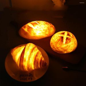 Luci notturne Croissant Simulazione della luce Lampada a forma di pane Negozio a batteria Decorazioni per la sala da forno Novità di illuminazione