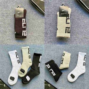 Fashion Classic Men's Socks Gift Box Strumps Hook Brand Black White Grey Medium Tube Sports Cotton Sweat Absorbering Sock Men Women Luxury 3T2O