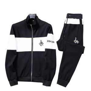 2022 Tuta da uomo di lusso Set da 2 pezzi Felpe con cappuccio casual Felpa Pantaloni della tuta Adolescenti Sport Stampa da jogging S-3XL Abbigliamento stampato abbigliamento sportivo Marca Q124