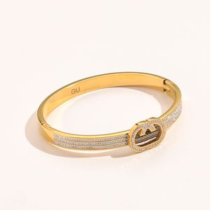 Mode kvinnor älskar armband 18k guld armband lyx rostfritt stål diamant armband designer smycken high end design tillbehör par familj presentpaket