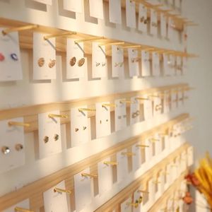Schmuckständer Holz Wandaufhänger Display Gold Silber Hook Up Ohrring Halskette Organizer Aufbewahrungshalter Shop Wandmontage Dekor 221205
