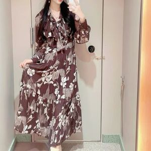 Vestidos de festa kuzuwata v pescoço bandagem flor estampest robe femme manga longa vestidos plissados ​​manchados Japão Vestígios de inverno de outono de mujer elegant 221203