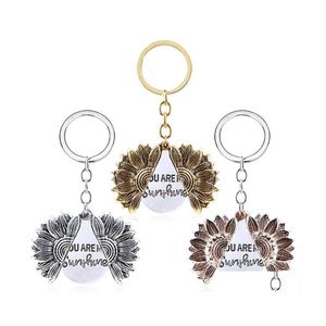 Nyckelringar Lanyards Sunflower Keychain Custom You Are My Sunshine Letter Key Chain Open Locket Sun Flower Pendant Keyring Drop Deli DHX8J