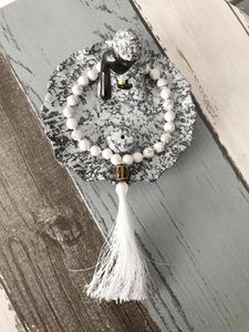 Очарование браслетов вручную завязанную Мала Мини Розарии 8 мм белый ховлитный браслет молитва дзен тревожные бусинки йога