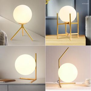 Table Lamps Creative Lamp Simple Modern Nordic Personalized Study Living Room Decoration Cozy And Romantic Office Bedroom Bedside