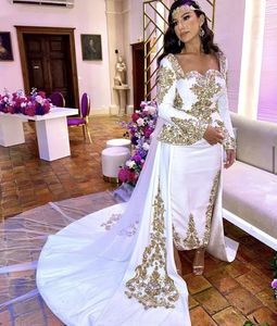 Abito da sposa bianco marocchino di lusso con gonna oversize con strascico e maniche lunghe in rilievo Arabo Dubai Abiti da sposa Donna Robes De Mariage 2023 Abiti eleganti da sposa