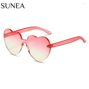 Wholesale Sunglasses Women Sunglass Fashion Heart Vintage One Piece Candy Color Sun Glass Female Luxury Design Eyewear UV400 Shades