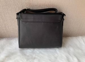 Män läder utomhus messenger väskor lyx axelväska designer handväska tote kvinnor kameran väskor ljusa färger sport 25 cm handväska flickor pojkar hangbag