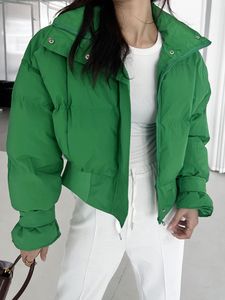 Mulheres de casaco de inverno de parkas mulheres jaqueta cortada jaqueta verde gola alta de gola alta.