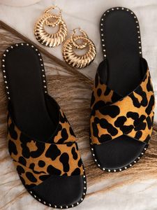 Tofflor kvinnor flip flops leopard print sommar 2022 kvinna avslappnad lägenheter korsa öppen tå kvinnliga dam glider sandaler skor