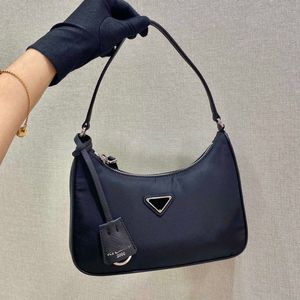 Projektanci torby czarne nylonowe torba na ramię dla kobiet luksusowa torebka Hobo Designer Wersja 2000 marka Portfel Crossbody z pudełkiem