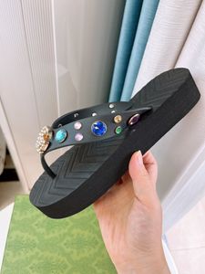 2023 Chevron Thong Slides Slips Flip-Flops Slippers Стеклянные бриллианты плоские сандалии.