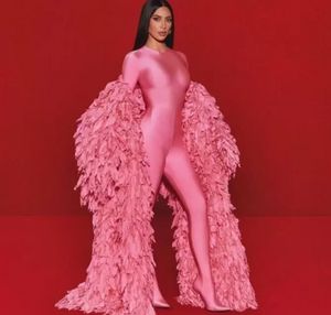 Aftonklänning kvinnor kläder balqeesfathi nawalelzoghbi 2 pieces rosa jumpsuit med cape långärmad mantel yousef aljasmi myriam fares kim kardashian wly935