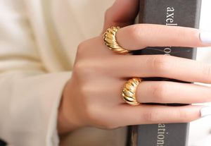 Vintage Band Ring Classic Designer Jewelry for Women 18K Gold Imitation Rhodium Plated Retro Thread Wavy Surface Fashion Rings Siz6175395