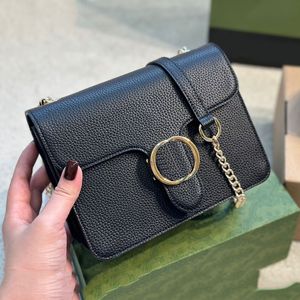 Messenger Cross Body Chain Bag Handväskor axel äkta läderväskor vänder kvinnor underarm handväska handväska lady liten fyrkantig väska mode bokstäver justerbar rem