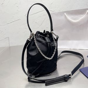 Mini totes väska mode axelväskor varumärke designer crossbody nylon pochette svart handväskor hink tote mynt mynt walllet sport handväskor korskroppar dragstring