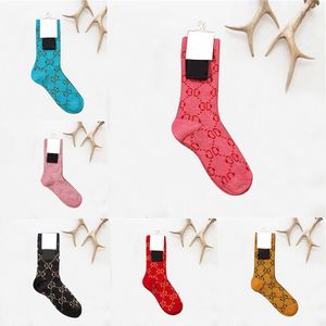 Luxus-Designer-Socken für Männer und Frauen, lässige Sportsocken, Herbst-Winter, warme Strümpfe bis zur Mitte des Oberschenkels aus Baumwolle mit modischem Buchstaben-Design, 10 Farben