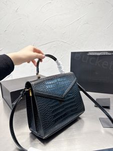 Lyxdesigners axelväska kvinnor krokodil mönster topphandtag handväskor damer klassiska präglade läder kuvertväskor med presentlåda bälte 25x20 cm