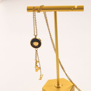 Дизайн ожерелье из золота из искусственной кожи бренд из нержавеющей стали Корешки кокер -цепь буквы подвесной модные женские свадебные украшения AA1491