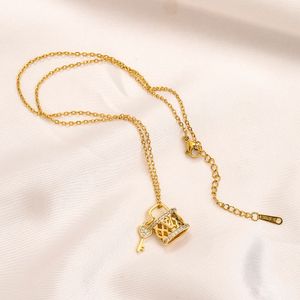 Luxury Design Necklace 18K Gold Plated Brand Stainless Steel Necklaces Choker Chain Crystal Letter Pendant Womens Wedding Jewelry Accessories Love Gifts AA2110