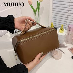 Cases Womens Crazy Horse Male Toiletry High quality Leather Cosmetic Vintage Wash Make Up Bags Travel Organizer 221205