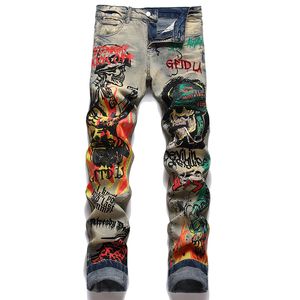 Jeans da uomo retrò blu graffiti pantaloni slim stretch con buco strappato stampa e tintura pantaloni in denim moda casual Vaqueros de hombre